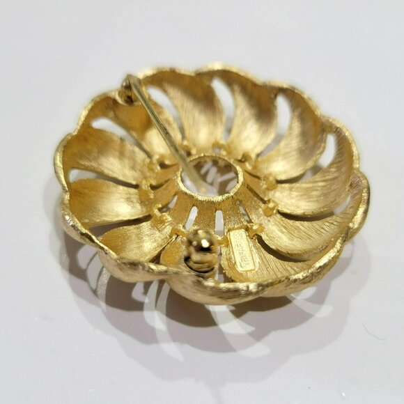 Vintage CROWN TRIFARI Spiral Pinwheel Brooch Gold-tone Brushed Texture - Picture 4 of 6